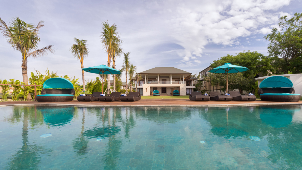 Pandawa Cliff Estate -  Villa Rose - The villa viewed from the pool